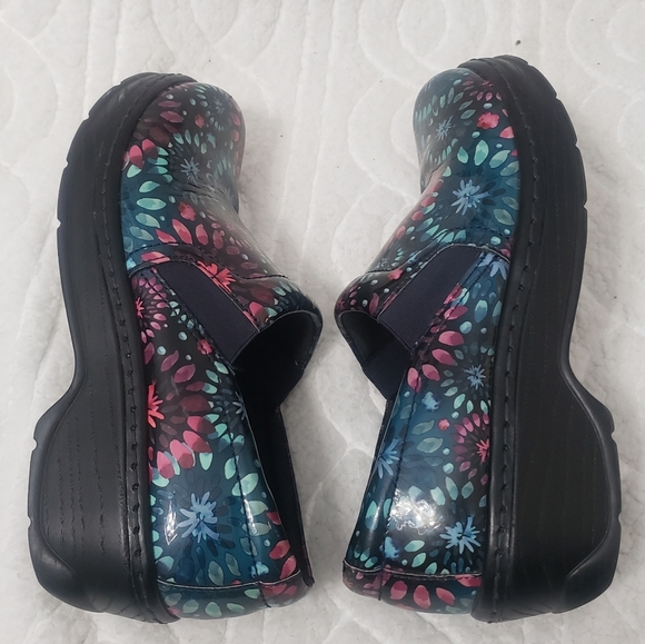 Klogs Footwear Nurse Clogs Floral Multicolor Patterned Leather 9M Slip Resistant - Picture 8 of 8